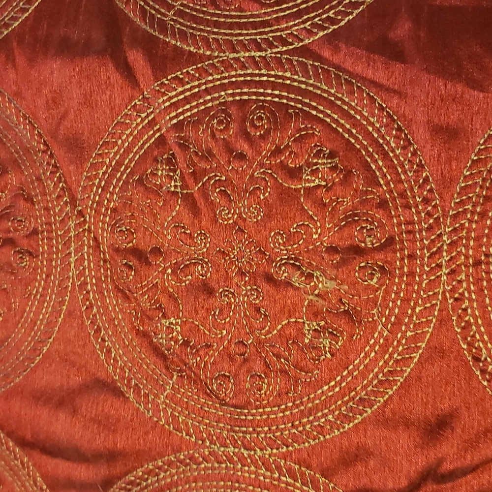 Two decorative pillows - Picture 3 of 3